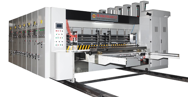 آلة الطباعة والتحزيز (الشق وعمل فتحات) والقطع بالقالب للصناديق الكرتونية المضلعة (عالية السرعة)